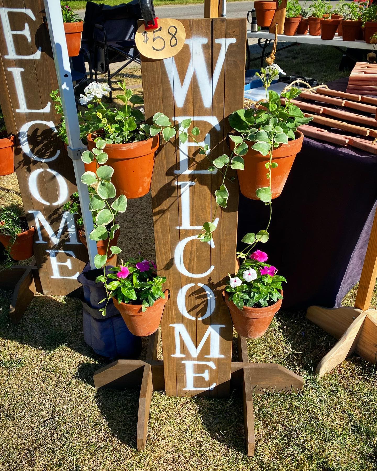 Cedar welcome sign with flowers
